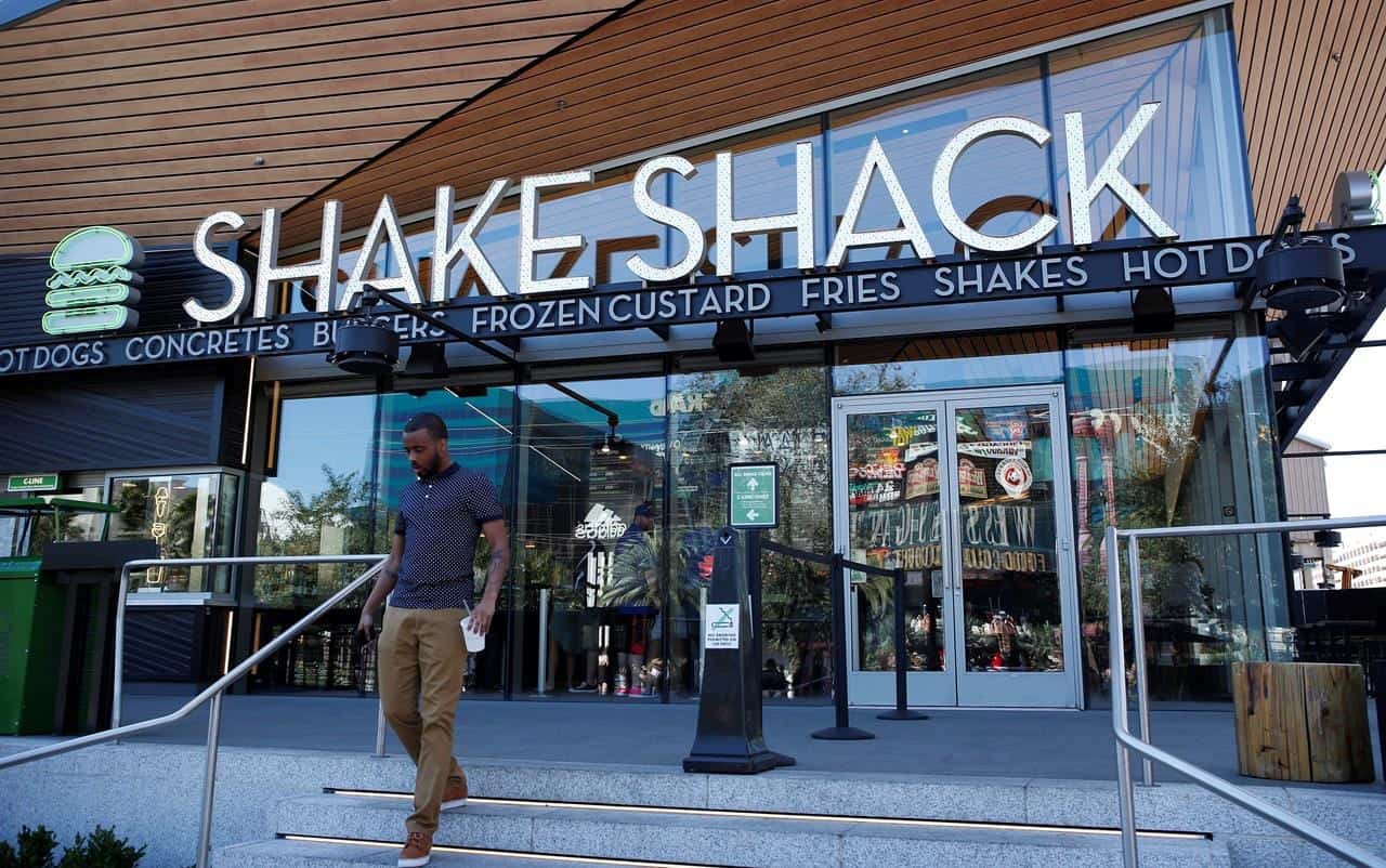 Shake Shack reveals plans for first Canadian location at Yonge-Dundas Square