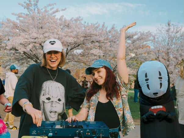 housewives radio toronto