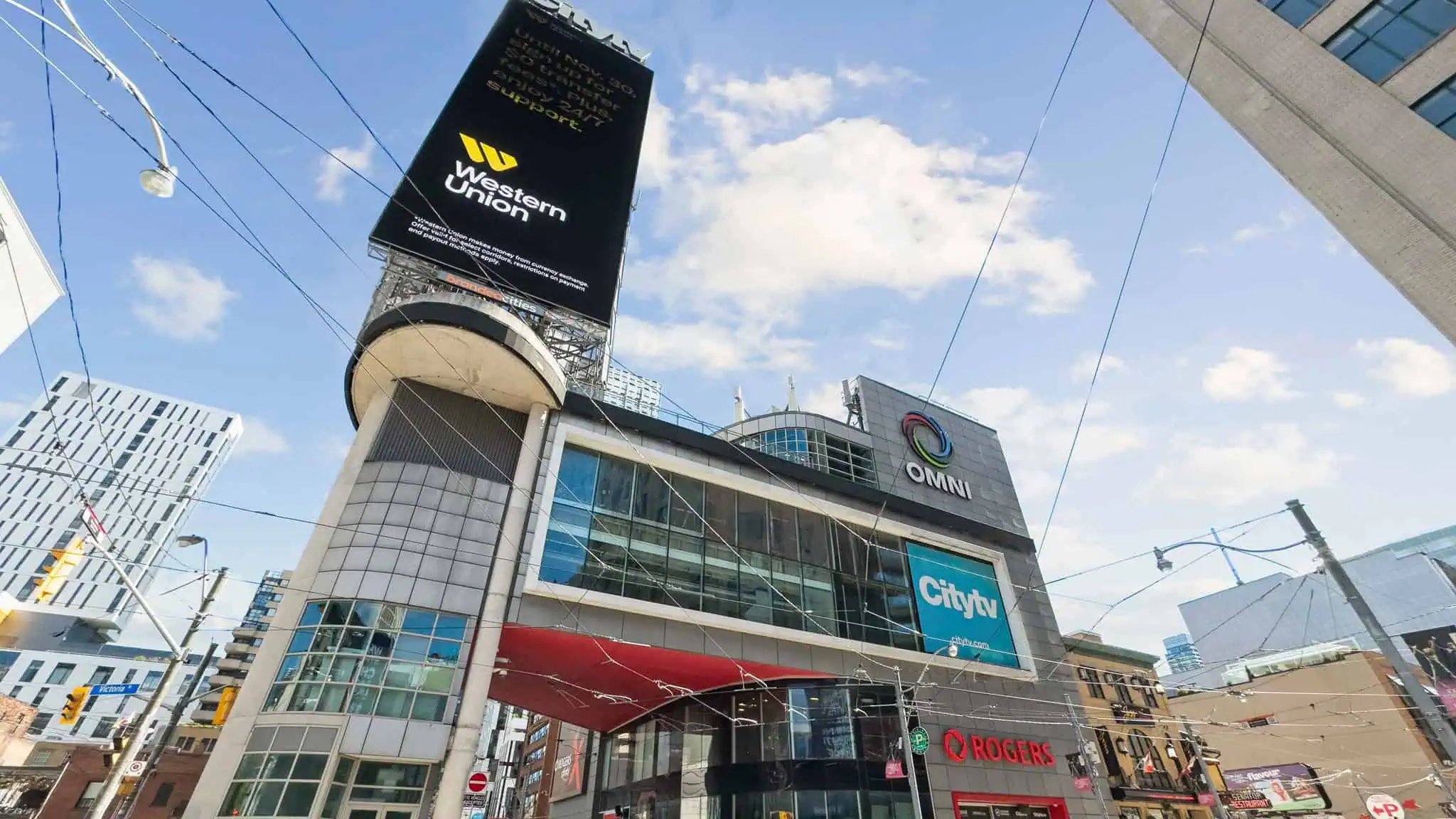 33 dundas street east toronto