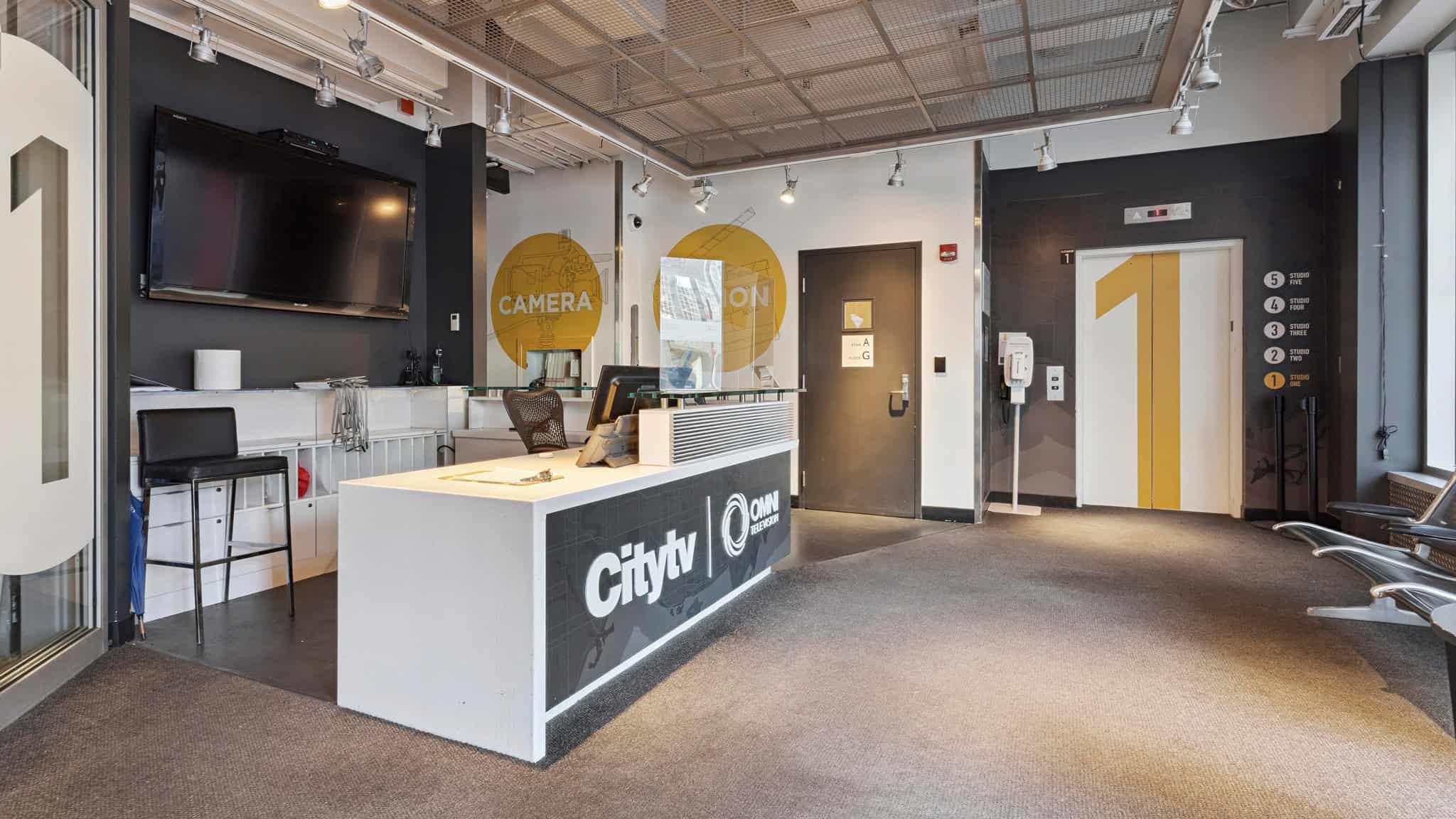 33 dundas street east toronto