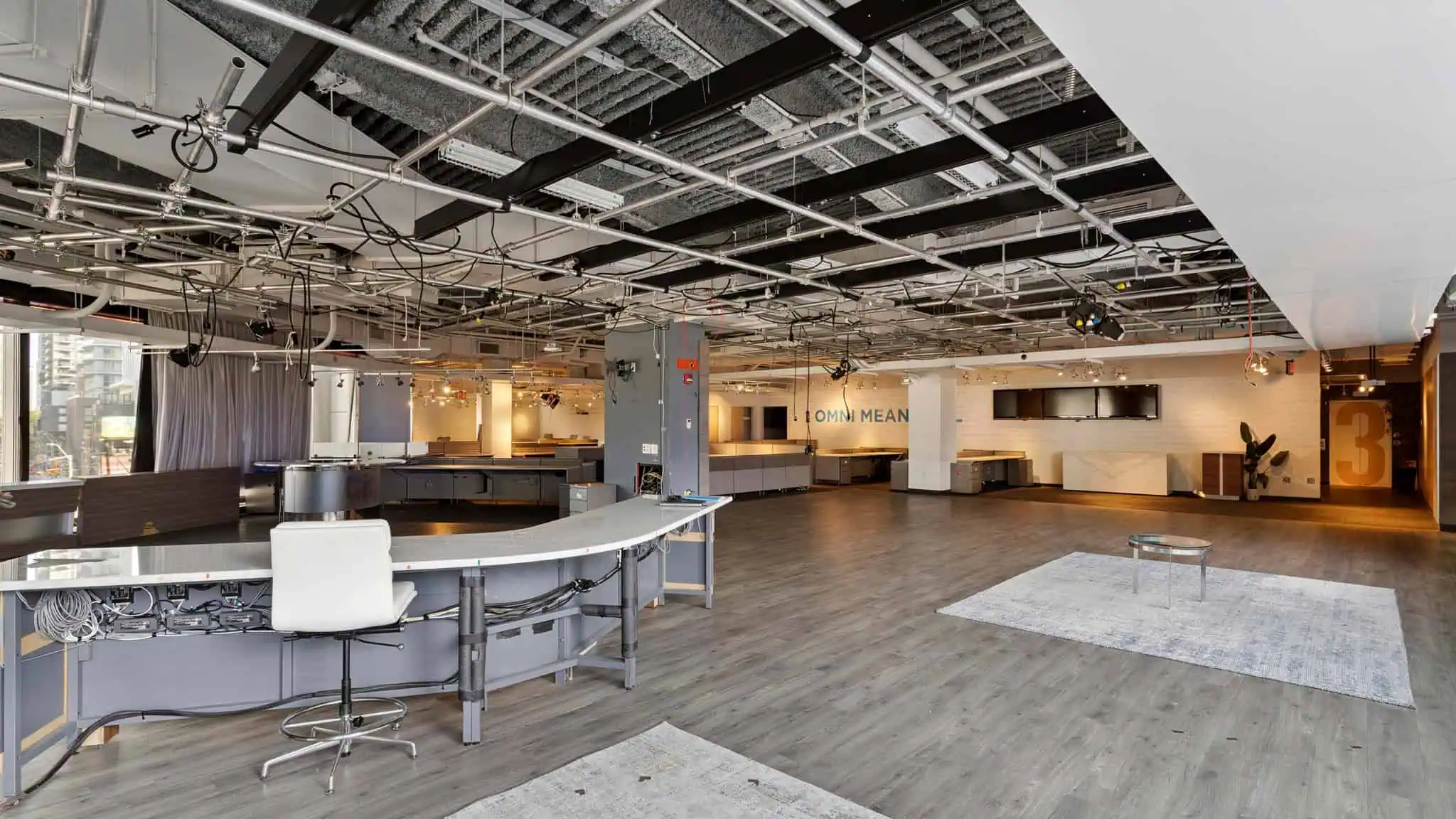 33 dundas street east toronto