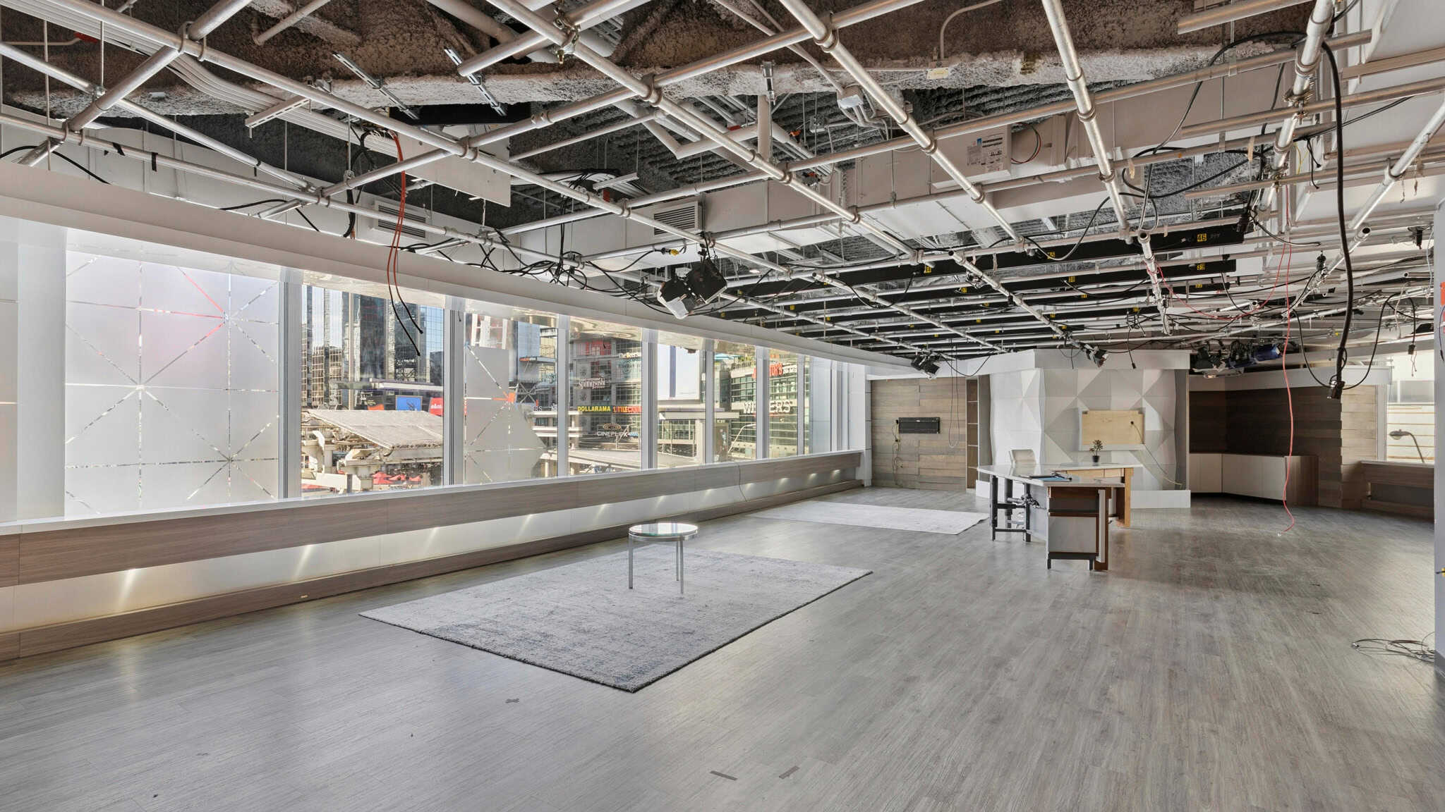 33 dundas street east toronto