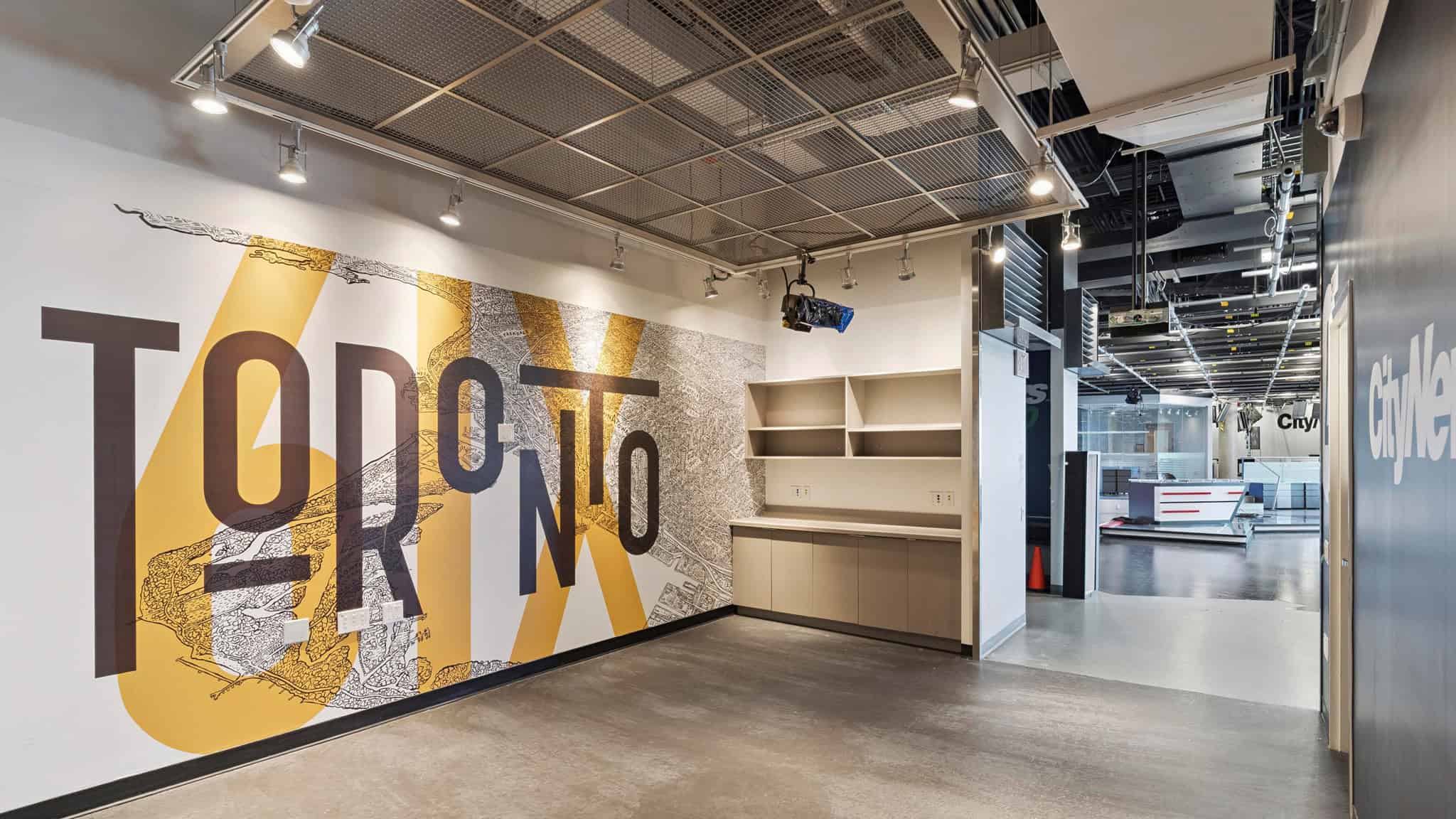 33 dundas street east toronto