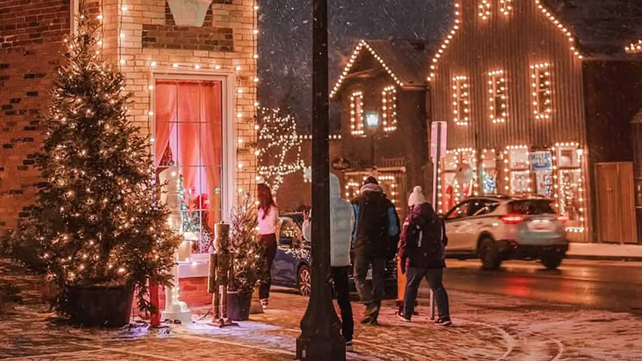 christmas towns ontario