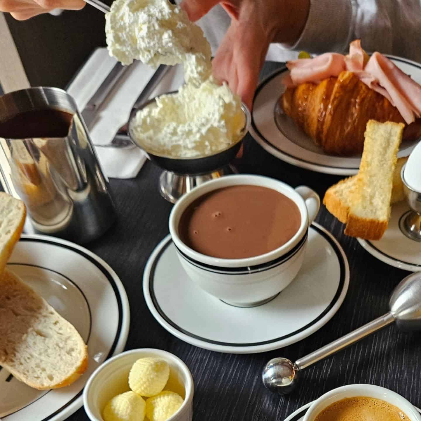 cafe de ville toronto