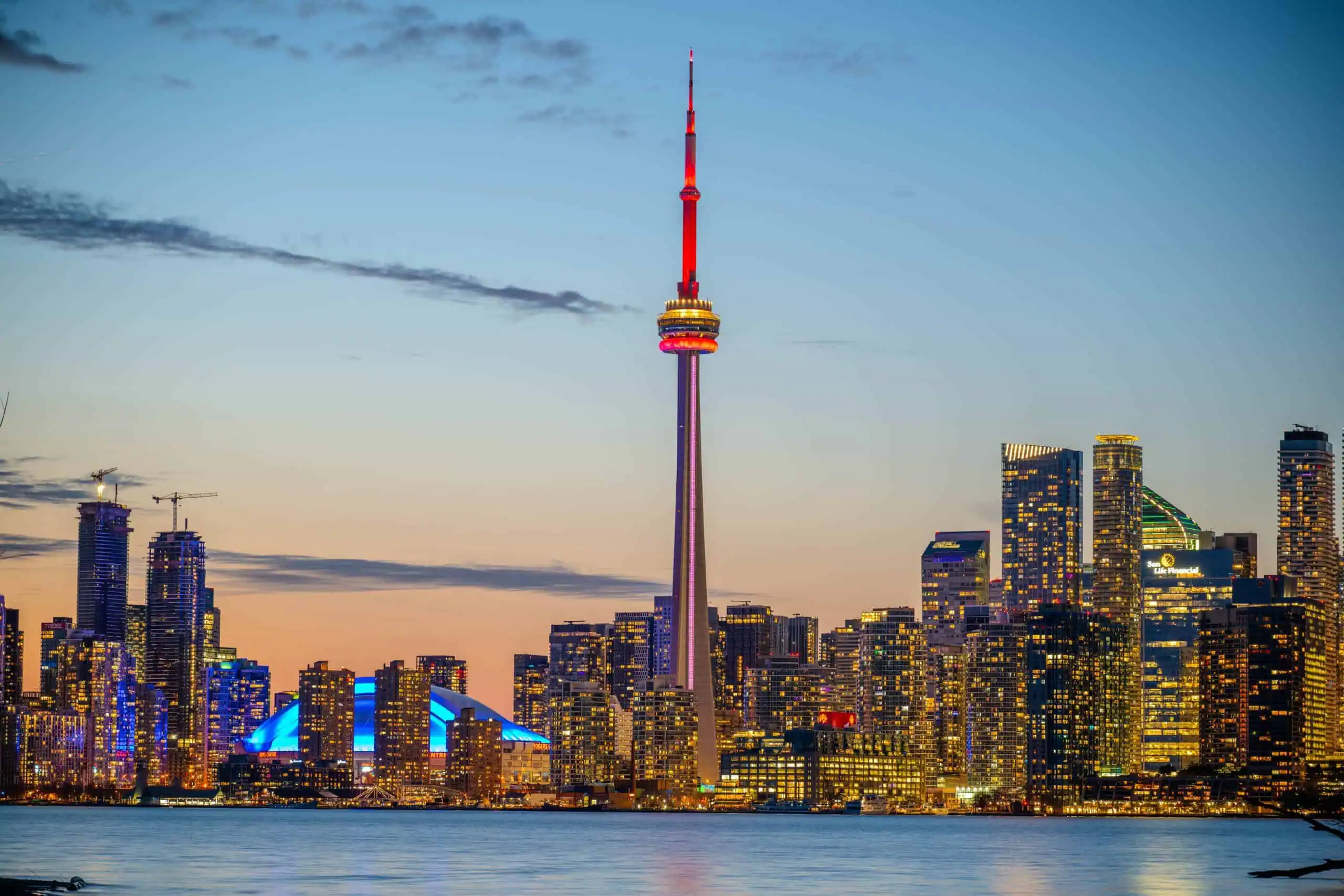 Toronto landmark celebrates 50th anniversary with light show