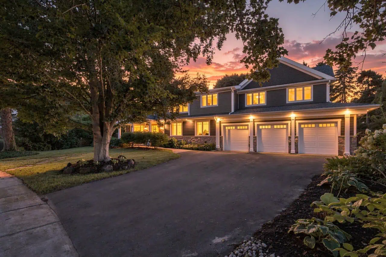 House of the Week: Modern estate tucked away in this prestigious neighbourhood in Mississauga, listed by Sam McDadi Real Estate